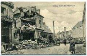 Zerstörte Gebäude und Schutzbarrikaden in Crouy
