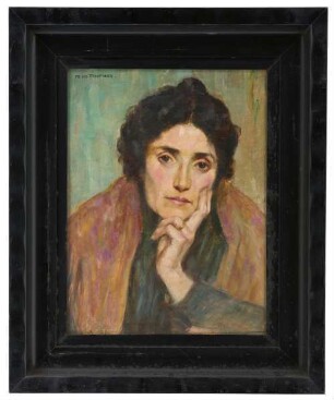Frauenporträt mit dunklem Haar