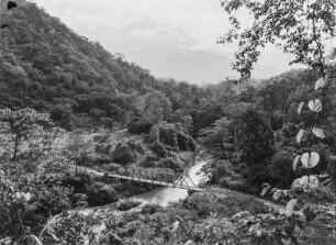 Brücke : Brücke über den Ngerengere-Fluss