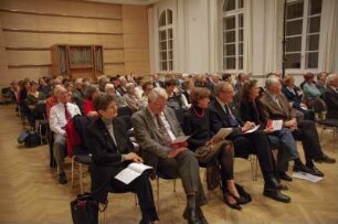 Jubiläumskonzert 450 Jahre Sächsische Landesbibliothek und 150 Jahre Musikhochschule Dresden : Dresdner Musikschätze in historischer Überlieferung und moderner Aufführung. Gemeinsame Festveranstaltung der Musikhochschule und der SLUB Dresden in der Musikhochschule Dresden am 15. November 2006. Solisten der Hochschule für Musik "Carl Maria von Weber" Dresden spielen Instrumentalwerke des 18. Jahrhunderts nach Quellen in der Musikabteilung der Sächsischen Landesbibliothek – Staats- und Universitätsbibliothek Dresden (Ouvertüre von W. Gansbeck, Sonate in e von Johann Georg Pisendel, Sonaten in f und G von Johann Gottlieb Graun). Gäste im Saal