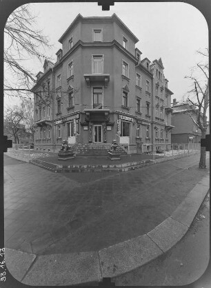 Dresden-Striesen, Bärensteiner Straße 12. Wohnhaus mit Laden (China-Restaurant "Phi Long"). Eckansicht