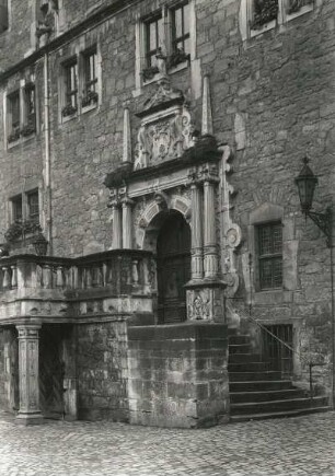 Münden-Hannoversch Münden, Rathaus : Münden-Hannoversch Münden. Rathaus. Hauptportal mit Altan