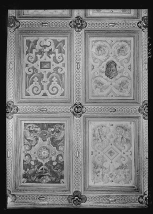 Raumaufnahme Gewehrgalerie. Deckengestaltung