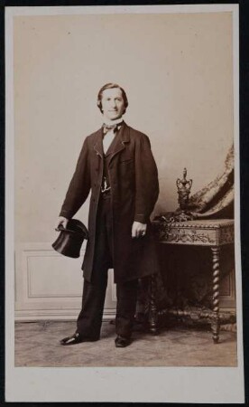 Porträt Louis Seiß (nachgewiesen 1844-um 1870; Schauspieler). Albuminabzug auf Karton (Carte-de-visite ohne Atelieraufdruck)