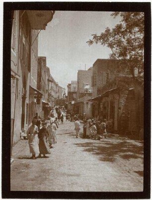 Berut [Beirut], Strasse mit Schule