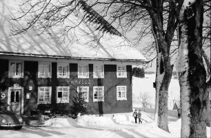 Breitnau: Gasthaus zum Kreuz; im Schnee
