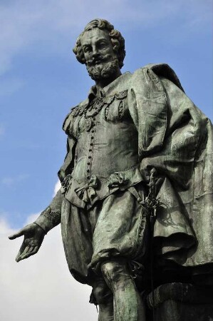Antwerpen - Peter Paul Rubens : Der Maler Peter Paul Rubens steht als überlebensgroße Denkmalfigur vor der Kathedrale, aufgenommen in Antwerpen am 3. April 2010
