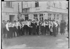 Fasnacht Sigmaringen 1930; Bräutlingsgesellen vor dem Gasthaus Traube; 1. von rechts: Niklas; 2. von rechts: Schmid Emele; 3. von rechts: Schreiner Karl Hein