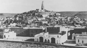 Ghardaia : Blick über die Stadt Ghardaia, im Hintergrund ein Minarett