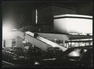 Schauspielhaus, Wuppertal: Ansicht Treppenaufgang neben Haupteingang / Nachtaufnahme