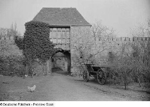 Eingangstor zum Burghof des Schlosses Seeburg