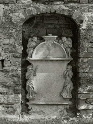 Grabdenkmal für den Pastor Carl. Ad. Lehmann (gestorben 1823)