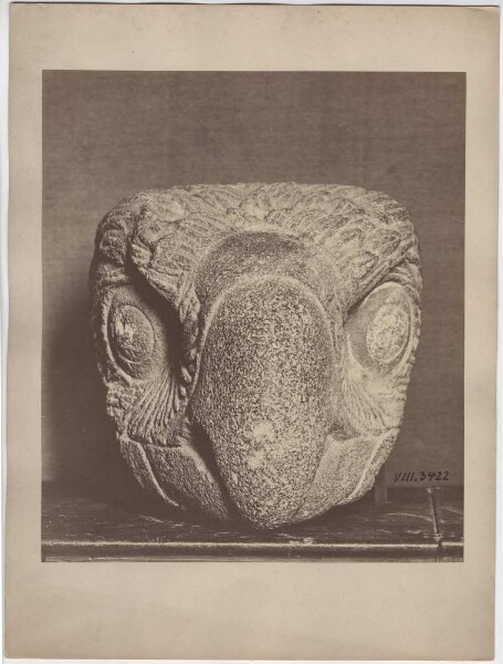 Stone eagle's head from the Uhde collection. Height: 34 cm, width: 42 cm, depth 60 cm.