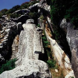 Naxos, Ston Apóllona. Kouros von Apollonas. Blick aus dem antiken Steinbruch