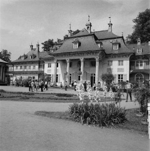 Dresden-Pillnitz. Schloß (1720-1725, M. D. Pöppelmann; 1788-1791, J. D. Schade). Bergpalais, Hofseite
