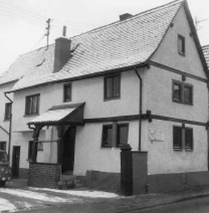 Schwalbach, Hauptstraße 9