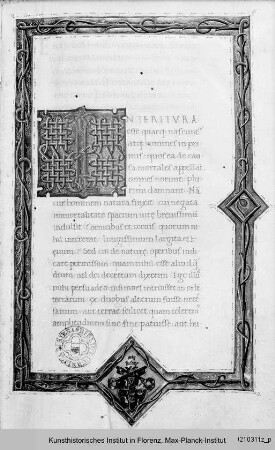 Textseite mit Randseitenbordüre, Wappen und Initiale (I) - Aeneas Silvius Piccolomini: Historia Bohemica ad Alfonsum Aragonum Regem