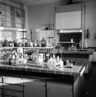 Theodor-Mommsen-Schule: Hamburger Straße: Chemieraum