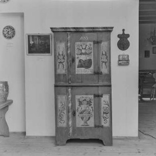 Möbel-Museum : Bautzen. Stadtmuseum. Ausstellungsraum mit Bauernschrank
