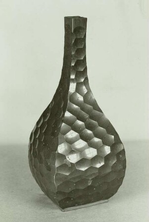 Sakeflasche, geschliffen (gemuschelt)