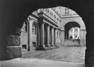 Im Rathaushof zu Plauen : Plauen. Blick in den Hof des Neuen Rathaus zur Marktstraße 9 "Hotel Stadt Dresden"