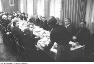 Volkssolidarität. Weihnachtsfeier für Veteranen, Dezember 1963