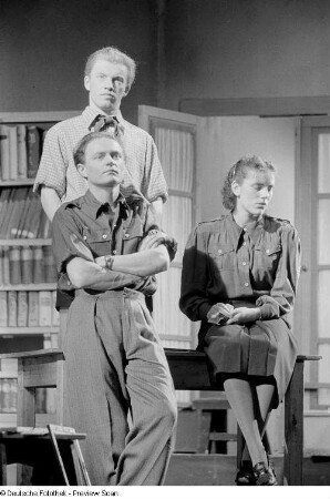 Szene aus dem Theaterstück "Spiel ins Leben" im Theater der Jungen Welt