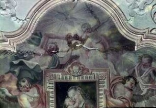 Das Mariahilfbild von Engeln über der Stadt Innsbruck getragen