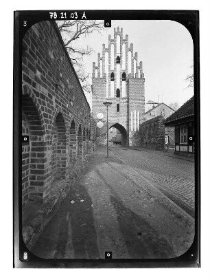 Neubrandenburg. Stargarder Tor (M. 14. Jh.). Feldseite
