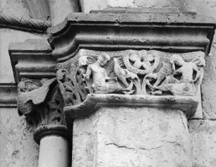 Kapitellzone : Kapitellzone. Stein (um 1200/1220). Andernach, Liebfrauenkirche, Portal, Südfassade