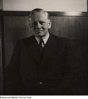 Portraitserie Richard Kuhn