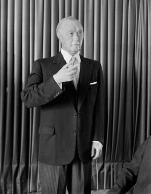 Statue des Politikers Konrad Adenauer