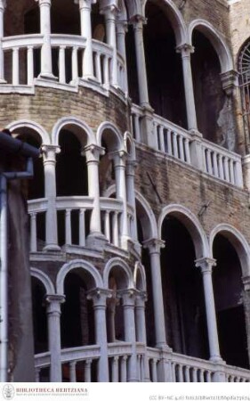Palazzo Contarini del Bòvolo