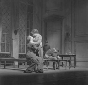 Szenenbilder aus dem Stück "Julius Fucik" von Juri Burjakowski am Deutschen Theater Berlin : Szenenbild