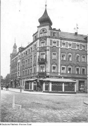 Wohn- und Geschäftshaus mit Conditorei und Café Müller