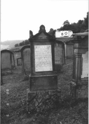 Grabstein 80