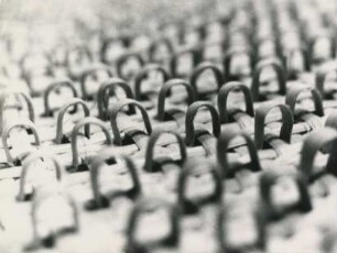 Ausschnitt aus einer geflochteten Rohrfläche. Experimentelle und freie Textilarbeit von Marianne Meyer-Weißgerber