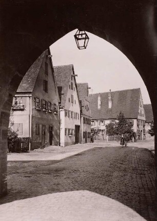 Dinkelsbühl, Nördlinger Straße : Dinkelsbühl. Blick aus dem Nördlinger Tor in die Stadt (wohl Nördlinger Straße)