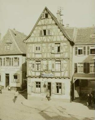 Alzey, Roßmarkt : Alzey. Fachwerkhaus am Roßmarkt