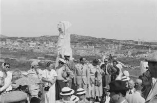Reisefotos Griechenland. Delos (Stadt). Antike Ruinen. Touristen beim Besichtigen