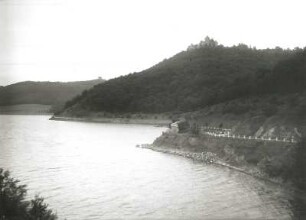 Die Burg Waldeck übern Edersee : Waldeck (Kreis Waldeck-Frankenberg), Blick von Süden über den Stausee auf Schloss Waldeck