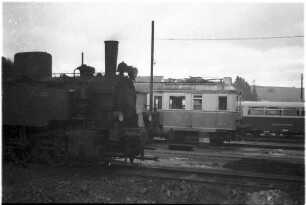 Gammertingen, Lok 11, elektrischer Triebwagen ET3, Baujahr 1956 der Trossinger Eisenbahn, Schienenbus-Anhänger VB16, in Betrieb 1951 - 1970