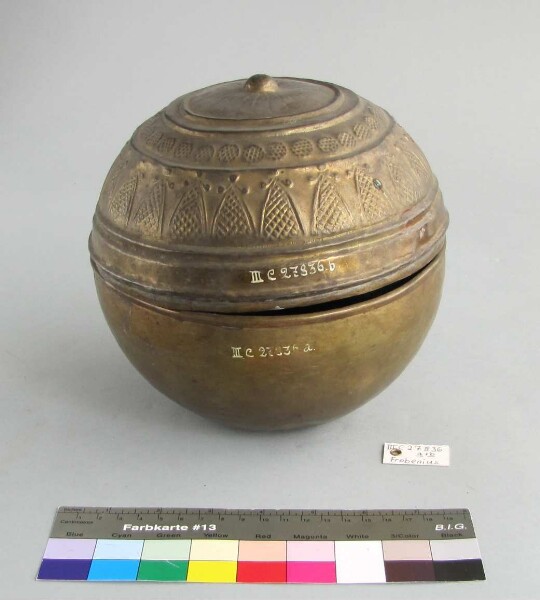 Lidded vessel