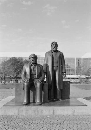 Marx-Engels-Denkmal