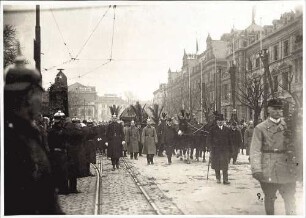Auf dem Weg zum Friedhof