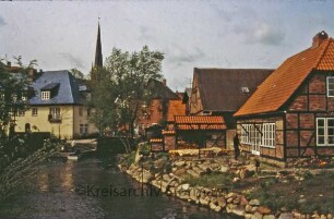 Trave mit Blick auf Hude und Peter-Paul-Kirche