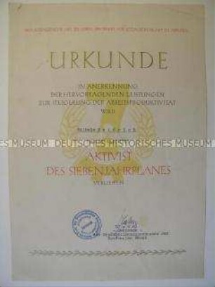 Urkunde der Nationalen Front zum Ehrentitel "Aktivist des Siebenjahrplanes"