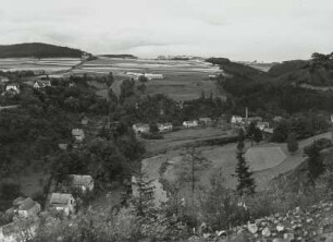 Saalburg, Stadtansicht : Saalburg. Stadtteilansicht von Westen über die Saale gegen den Kulmberg (Stadtteil duch Bau der Bleichlochtalsperre später überflutet)