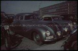 BMW, im Hintergrund das Haus des Rundfunks
