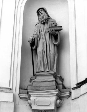 Statue des heiligen Günther als Nischenfigur